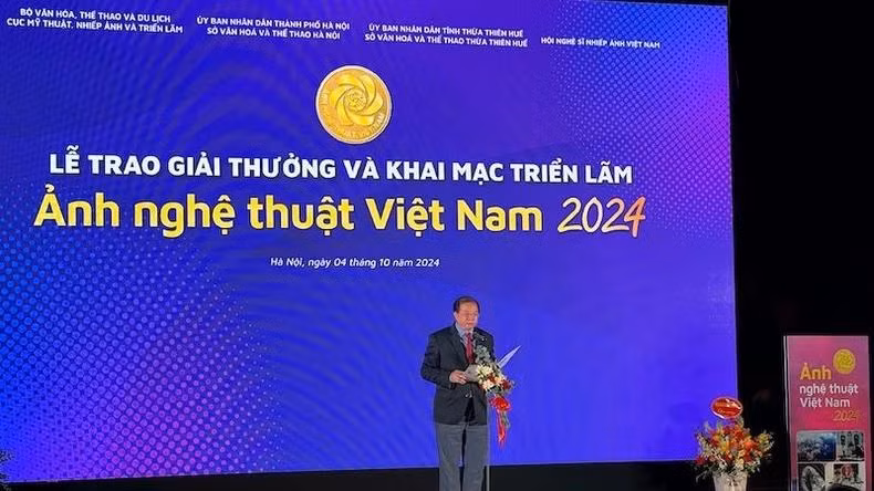 Thứ trưởng Tạ Quang Đông phát biểu trong buổi khai mạc và trao giải thưởng