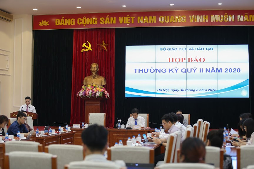 Tinh giản nội dung dạy học, rút ngắn thời gian thực học ở THCS, THPT  Tinh giản nội dung dạy học, rút ngắn thời gian thực học ở THCS, THPT