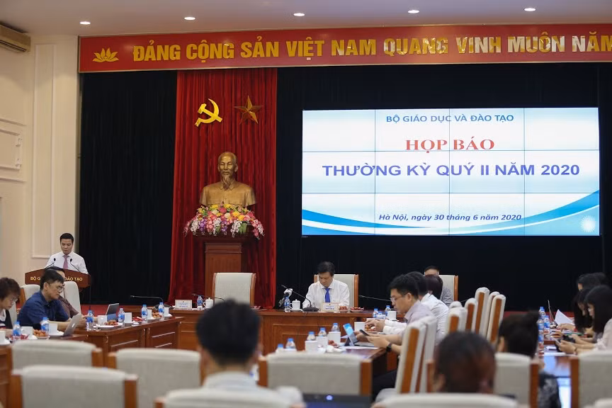 Tinh giản nội dung dạy học, rút ngắn thời gian thực học ở THCS, THPT 
