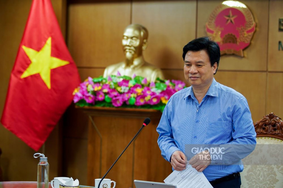 Nên đeo khẩu trang, được bật điều hòa trong lớp học
