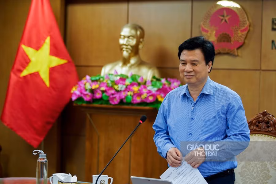 Nên đeo khẩu trang, được bật điều hòa trong lớp học