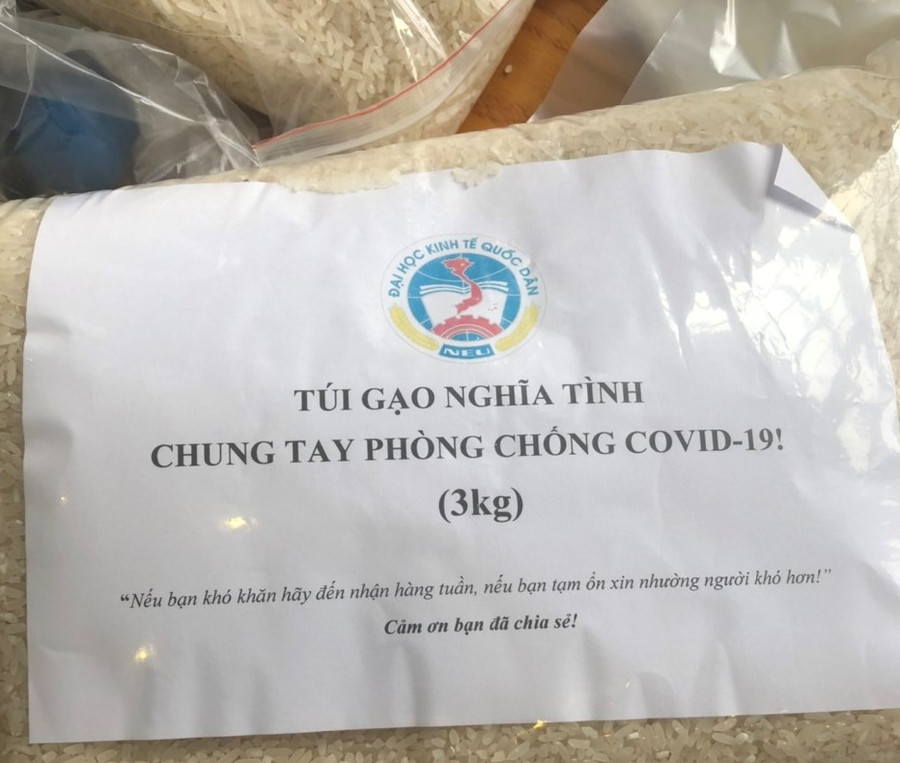 Trường ĐH Kinh tế quốc dân chuẩn bị hơn 30 tấn gạo hỗ trợ người nghèo trong dịch