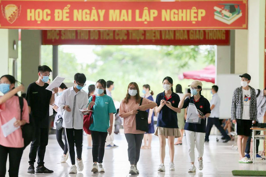 Gần 900.000 thí sinh tự tin bước vào môn thi tốt nghiệp THPT đầu tiên