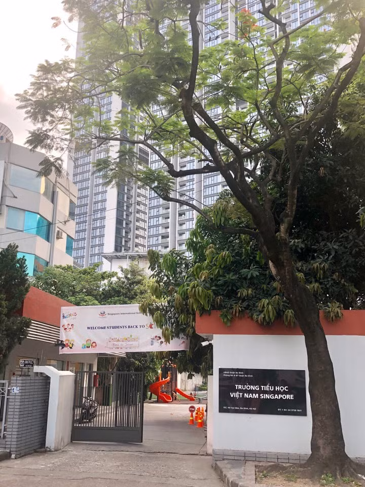 Trường Tiểu học Việt Nam Singapore giảm gần 50% học phí sau phản ánh của phụ huynh ảnh 1