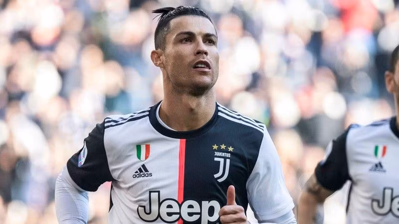 C.Ronaldo với kỷ lục 1.002 trận, 725 bàn thắng và 260 pha kiến tạo