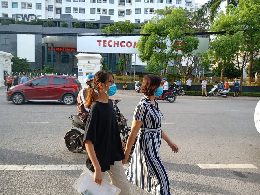 Bắc Giang: Phụ huynh hồi hộp chờ thí sinh thi môn Ngữ văn Bắc Giang: Phụ huynh hồi hộp chờ thí sinh thi môn Ngữ văn