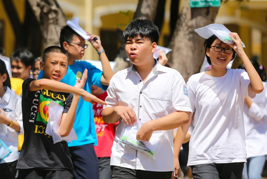 Nghệ An: Đề Toán "giảm tải", thí sinh phấn khởi hoàn thành kỳ thi vào lớp 10