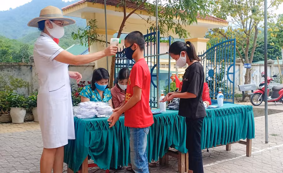 Học sinh dân tộc nội trú hồ hởi quay trở lại trường sớm ảnh 5