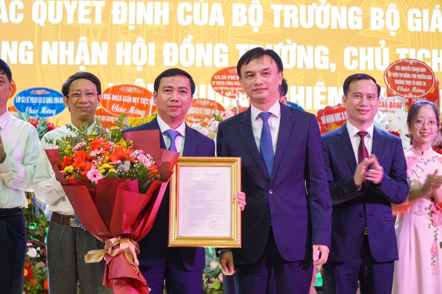 Công bố Chủ tịch Hội đồng trường, Hiệu trưởng Trường ĐH Vinh nhiệm kỳ 2020-2025