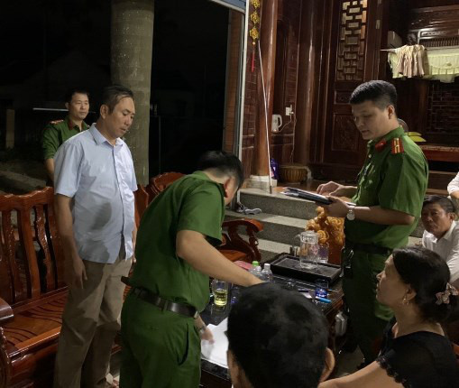 Nghệ An: Khởi tố, bắt tạm giam quyền Trưởng phòng chính sách Ban dân tộc tỉnh ảnh 1 Nghệ An: Khởi tố, bắt tạm giam quyền Trưởng phòng chính sách Ban dân tộc tỉnh ảnh 1