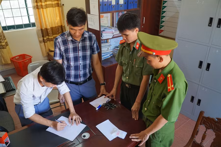 Cận cảnh mọi khâu chuẩn bị kỳ thi tuyển vào lớp 10 tại Nghệ An ảnh 2