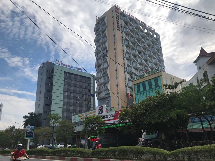 Nghệ An: Thương tâm bé trai 5 tuổi rơi từ tầng 9 khách sạn xuống tử vong ảnh 1 Nghệ An: Thương tâm bé trai 5 tuổi rơi từ tầng 9 khách sạn xuống tử vong ảnh 1