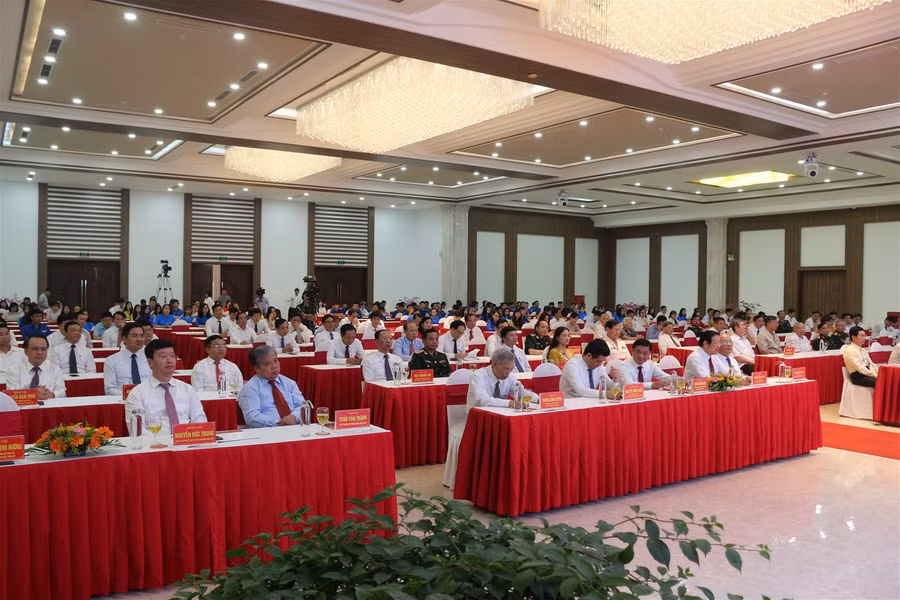 Nghệ An long trọng tổ chức Lễ kỷ niệm 130 năm ngày sinh Chủ tịch Hồ Chí Minh ảnh 1