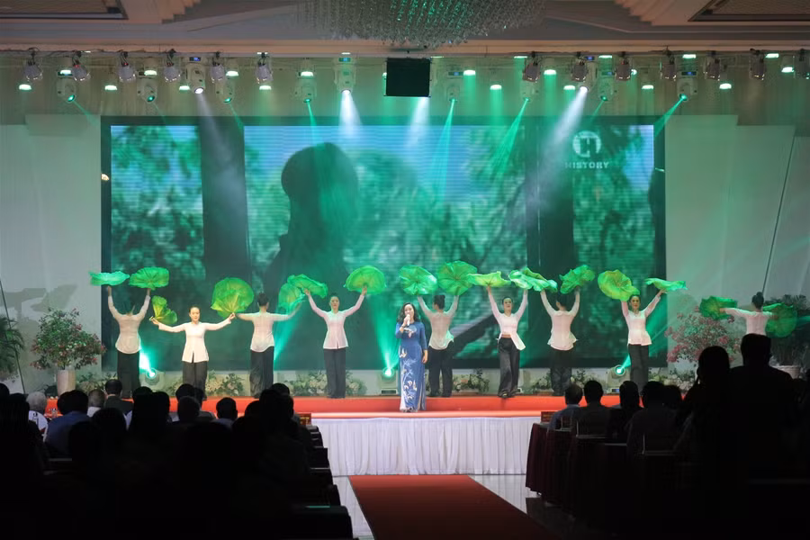 Nghệ An long trọng tổ chức Lễ kỷ niệm 130 năm ngày sinh Chủ tịch Hồ Chí Minh ảnh 3