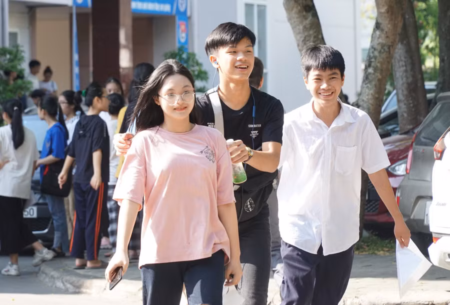 Nghệ An: Hơn 2.000 thí sinh thi bước vào thi chuyên lớp 10 ảnh 2