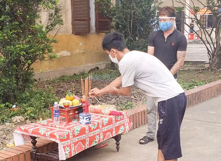 Con trai xin phép gia đình chịu tang cha trong khu cách ly tại Nghệ An ảnh 1