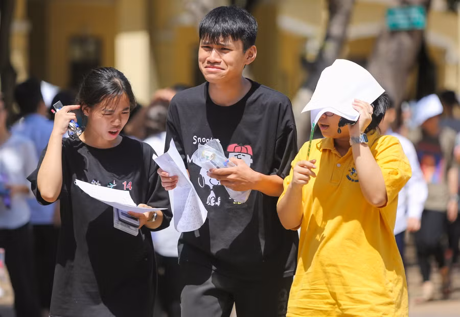 Nghệ An: Đề Toán "giảm tải", thí sinh phấn khởi hoàn thành kỳ thi vào lớp 10 ảnh 4