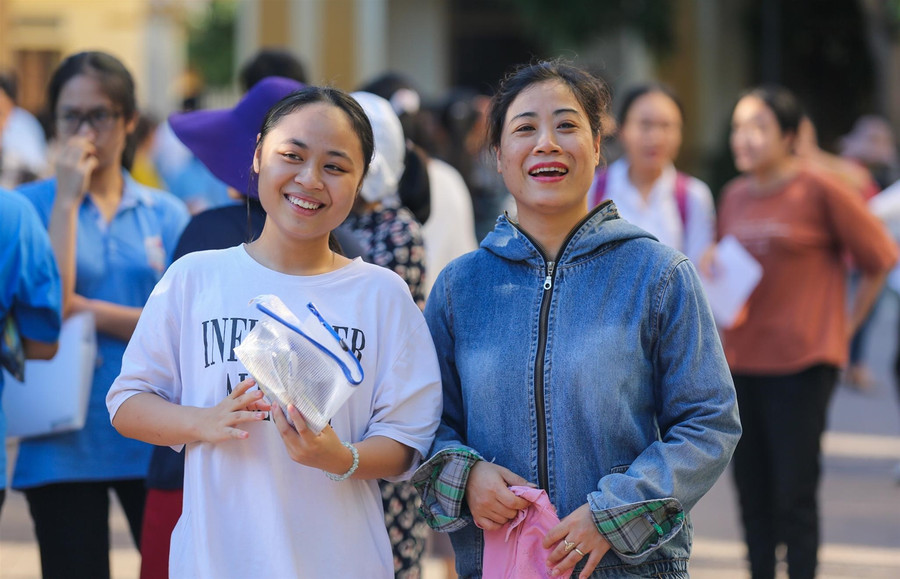 Hơn 2.000 thí sinh Nghệ An hoàn thành kỳ thi vào các trường THPT chuyên ảnh 5 Hơn 2.000 thí sinh Nghệ An hoàn thành kỳ thi vào các trường THPT chuyên ảnh 5