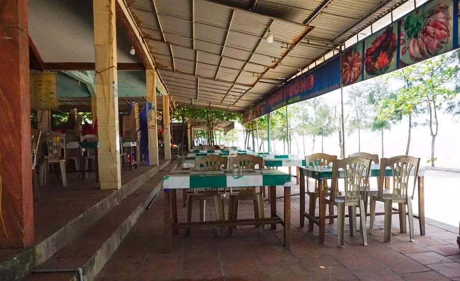 Nghệ An: Thị xã biển Cửa Lò "vắng hoe" khách trong dịp lễ 30/4 - 1/5 ảnh 3