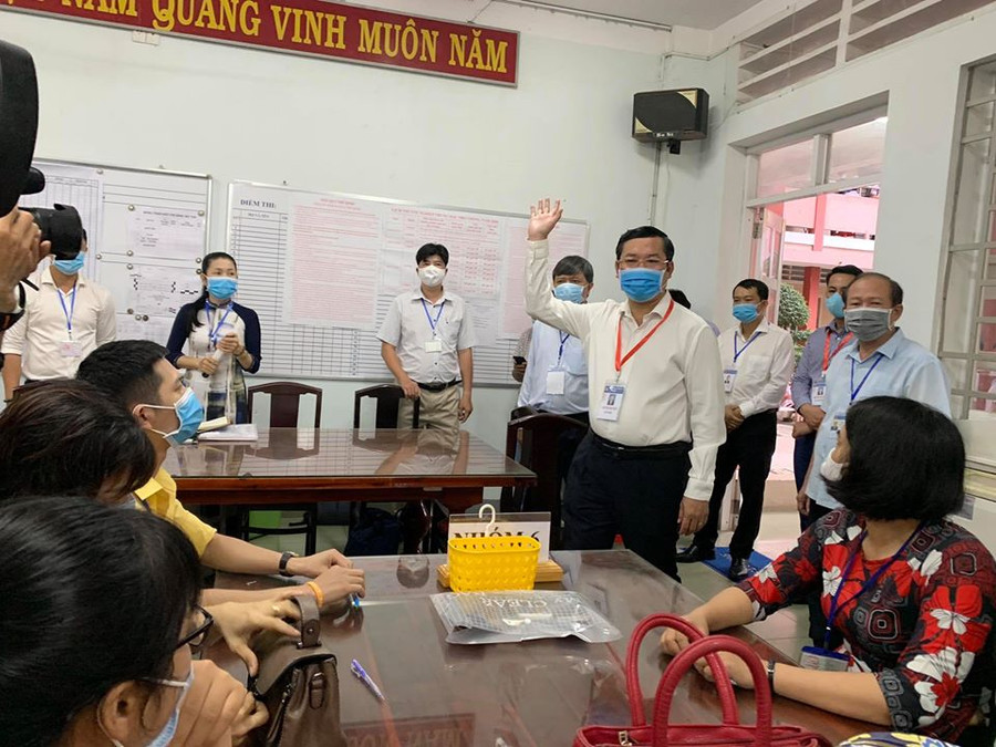 Thứ trưởng Nguyễn Văn Phúc kiểm tra thi tốt nghiệp THPT 2020 tại TP.HCM ảnh 1 Thứ trưởng Nguyễn Văn Phúc kiểm tra thi tốt nghiệp THPT 2020 tại TP.HCM ảnh 1