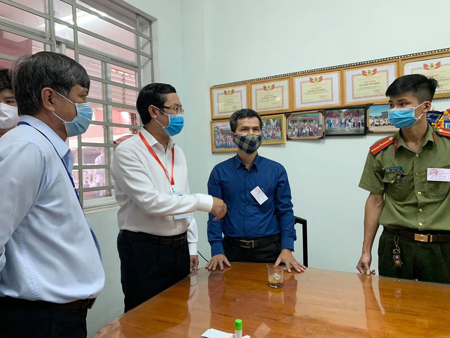 Thứ trưởng Nguyễn Văn Phúc kiểm tra thi tốt nghiệp THPT 2020 tại TP.HCM ảnh 2 Thứ trưởng Nguyễn Văn Phúc kiểm tra thi tốt nghiệp THPT 2020 tại TP.HCM ảnh 2
