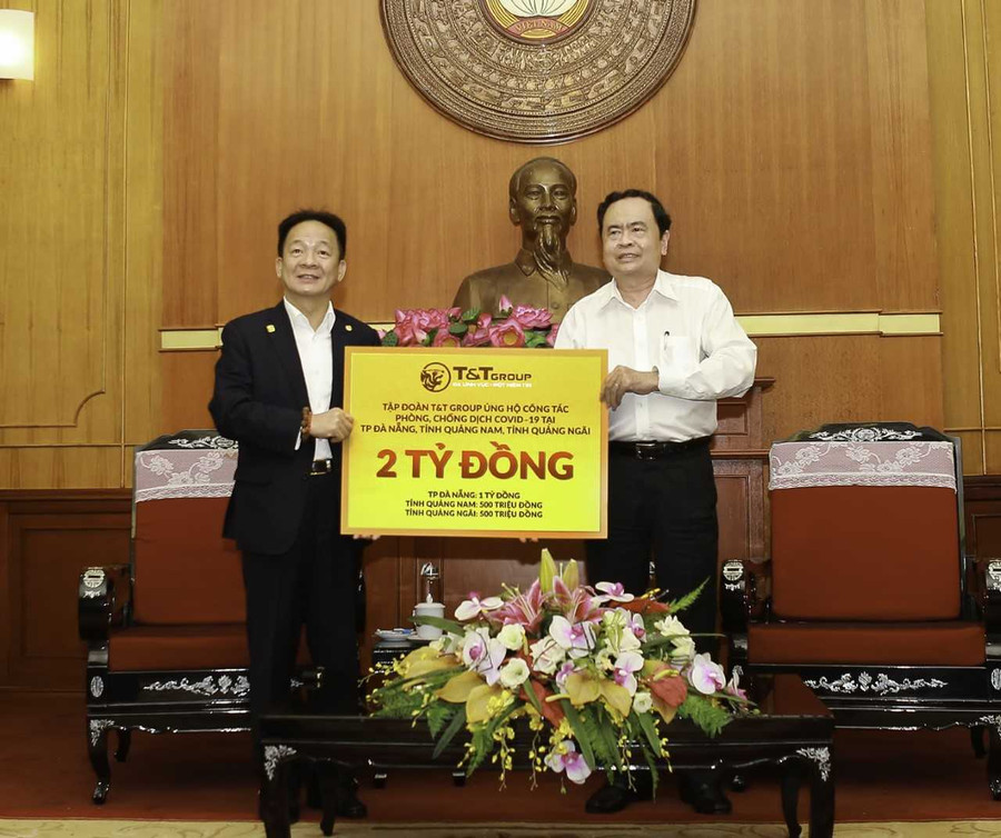 “Bầu Hiển” ủng hộ thêm 6 tỷ đồng cho cuộc chiến chống COVID-19 tại miền Trung “Bầu Hiển” ủng hộ thêm 6 tỷ đồng cho cuộc chiến chống COVID-19 tại miền Trung