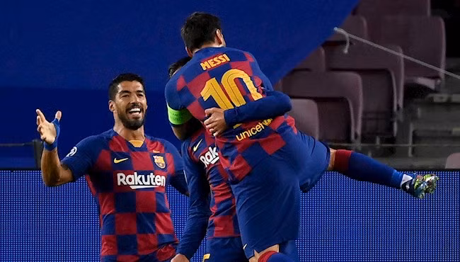 Messi đưa Barca "bay" vào tứ kết Champions League