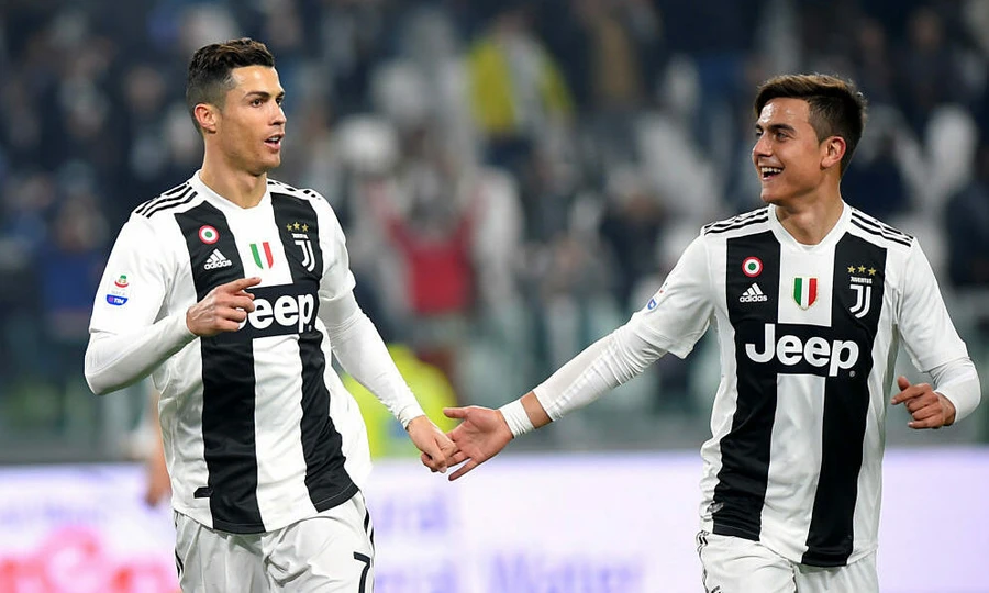 Siêu sao Ronaldo bị "đàn em" Dybala…qua mặt.