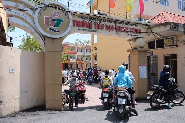 Hải Phòng: Yêu cầu không khóa cổng để học sinh không bán trú đi học sớm được vào trường