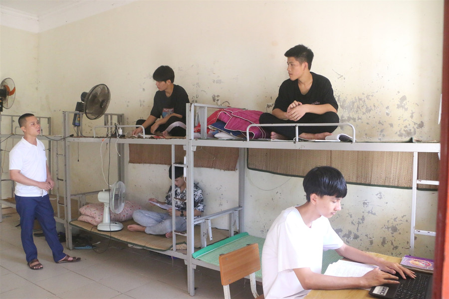 Thầy cô cùng học trò huyện đảo sẵn sàng cho kỳ thi tốt nghiệp THPT ảnh 2 Thầy cô cùng học trò huyện đảo sẵn sàng cho kỳ thi tốt nghiệp THPT ảnh 2