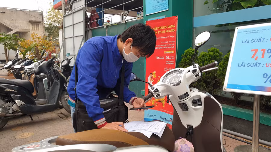 Hải Phòng: Người dân chen chân nộp phí hạ tầng cảng biển tại ngân hàng ảnh 2