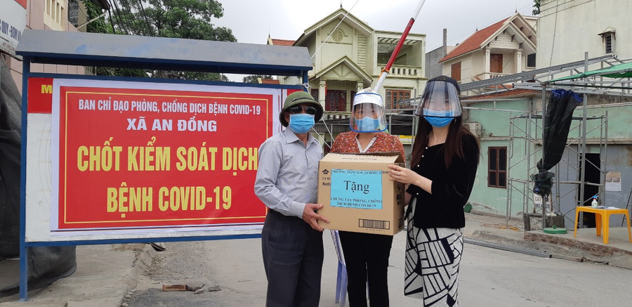 Giáo viên mầm non may khẩu trang, nấu ăn... phục vụ nhân dân khu cách ly ảnh 12 Giáo viên mầm non may khẩu trang, nấu ăn... phục vụ nhân dân khu cách ly ảnh 12