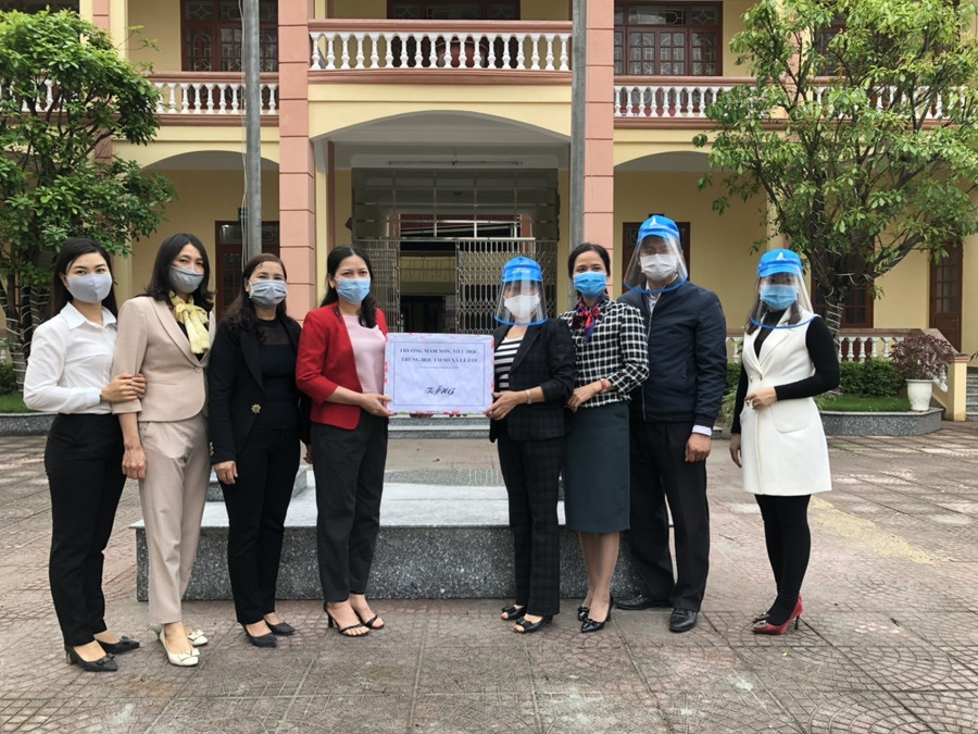 Giáo viên mầm non may khẩu trang, nấu ăn... phục vụ nhân dân khu cách ly ảnh 8 Giáo viên mầm non may khẩu trang, nấu ăn... phục vụ nhân dân khu cách ly ảnh 8