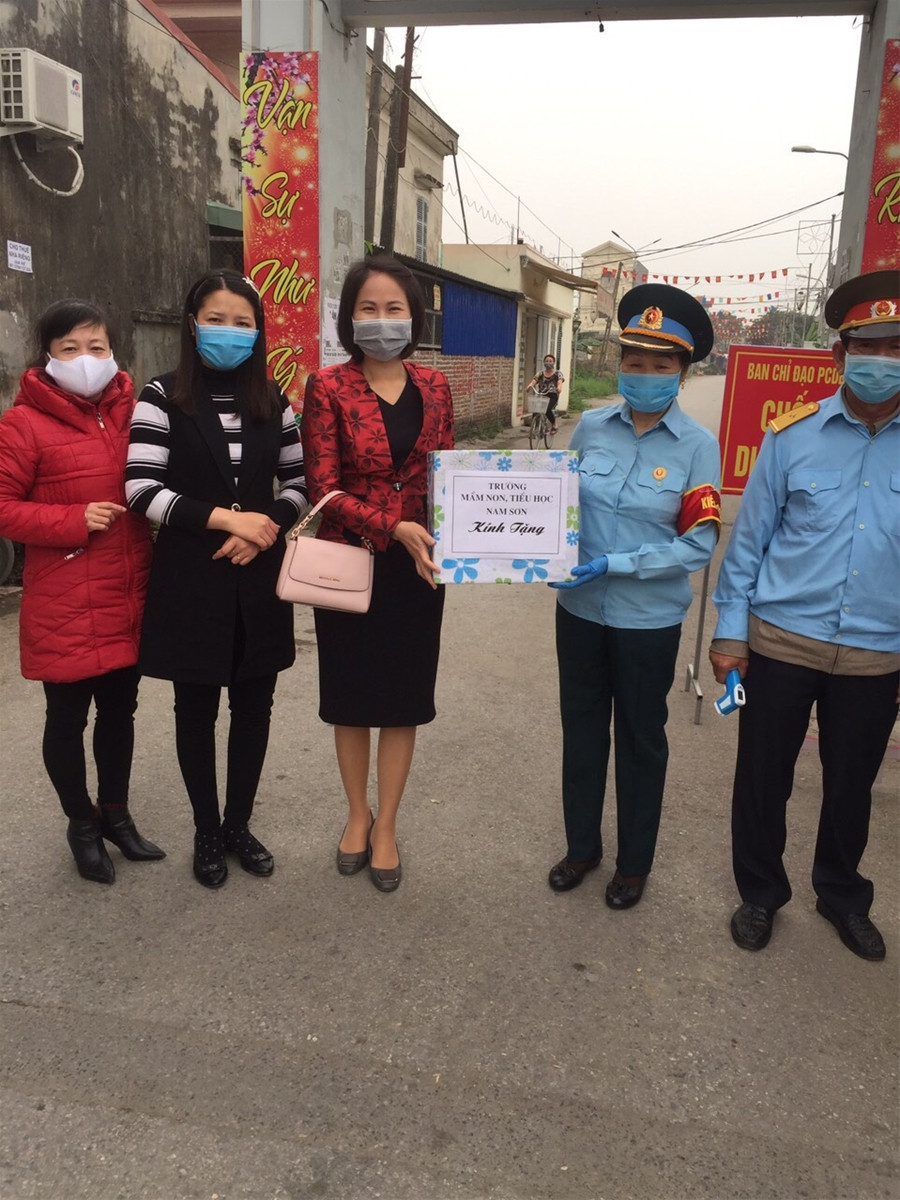 Giáo viên mầm non may khẩu trang, nấu ăn... phục vụ nhân dân khu cách ly ảnh 5 Giáo viên mầm non may khẩu trang, nấu ăn... phục vụ nhân dân khu cách ly ảnh 5