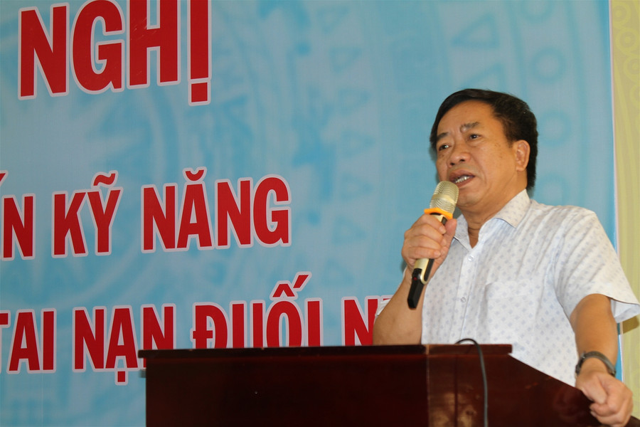 Cán bộ, giáo viên thành phố biển được tập huấn phòng chống đuối nước ảnh 3