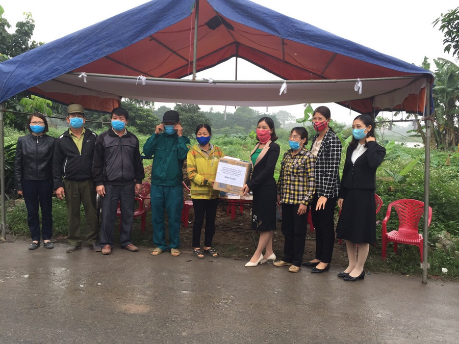 Giáo viên mầm non may khẩu trang, nấu ăn... phục vụ nhân dân khu cách ly ảnh 10 Giáo viên mầm non may khẩu trang, nấu ăn... phục vụ nhân dân khu cách ly ảnh 10