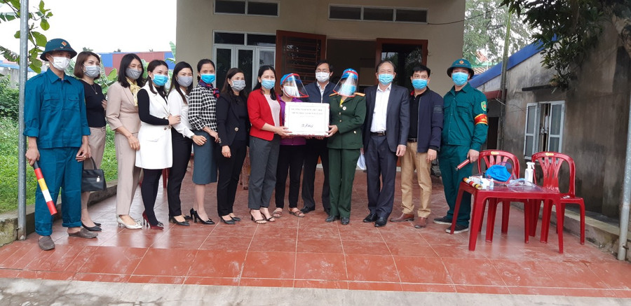 Giáo viên mầm non may khẩu trang, nấu ăn... phục vụ nhân dân khu cách ly ảnh 7 Giáo viên mầm non may khẩu trang, nấu ăn... phục vụ nhân dân khu cách ly ảnh 7