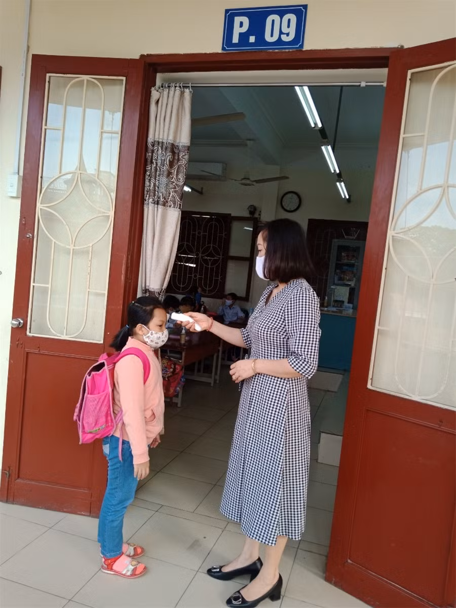 Hải Phòng: Ngày đầu toàn học sinh đi học, tách lớp phân ca đảm bảo giãn cách ảnh 3