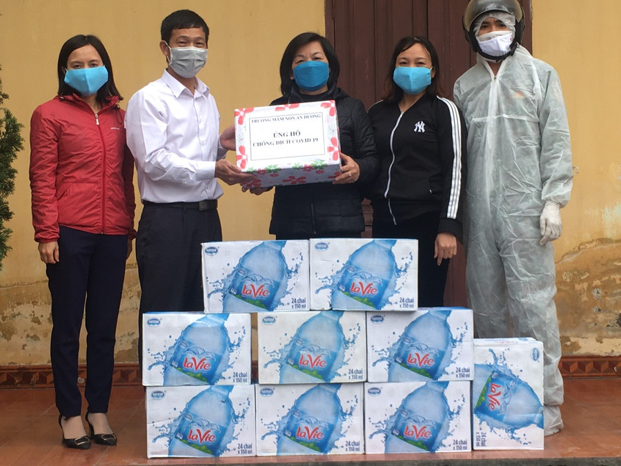 Giáo viên mầm non may khẩu trang, nấu ăn... phục vụ nhân dân khu cách ly ảnh 6 Giáo viên mầm non may khẩu trang, nấu ăn... phục vụ nhân dân khu cách ly ảnh 6