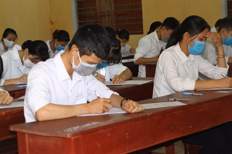 Một kỳ thi nghiêm túc và ấm tình người ảnh 1