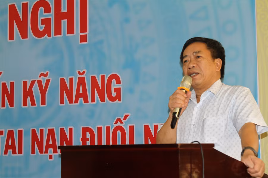 Cán bộ, giáo viên thành phố biển được tập huấn phòng chống đuối nước ảnh 3