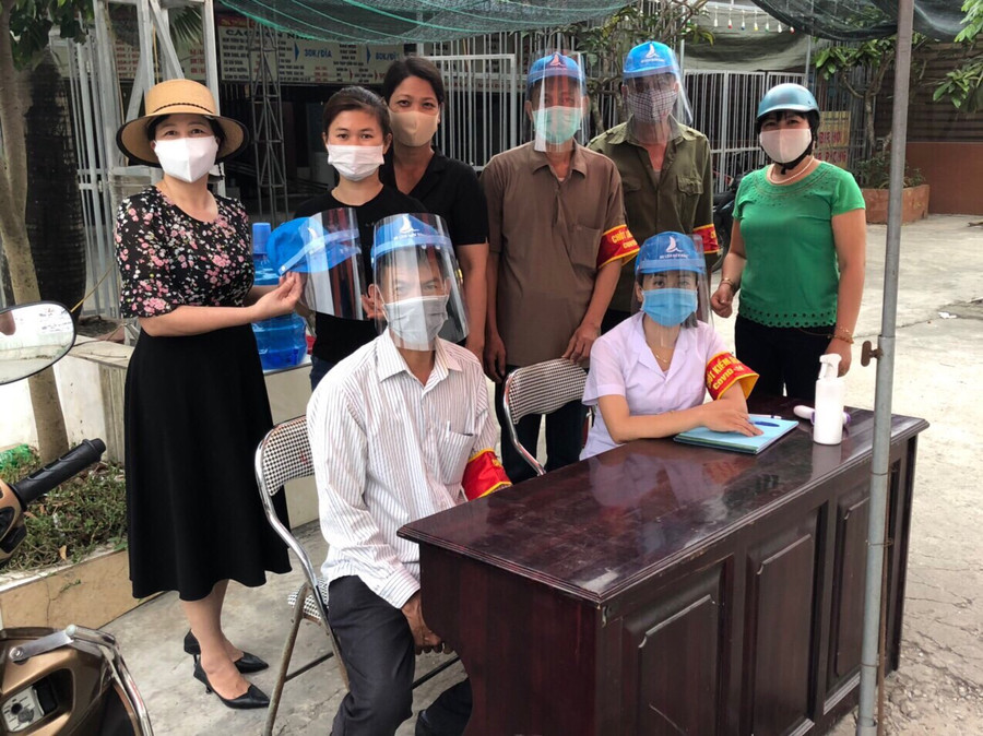 Giáo viên mầm non may khẩu trang, nấu ăn... phục vụ nhân dân khu cách ly ảnh 14 Giáo viên mầm non may khẩu trang, nấu ăn... phục vụ nhân dân khu cách ly ảnh 14