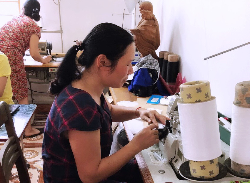 Yên Bái: Giáo viên may tặng 1.400 khẩu trang phòng dịch ảnh 4 Yên Bái: Giáo viên may tặng 1.400 khẩu trang phòng dịch ảnh 4