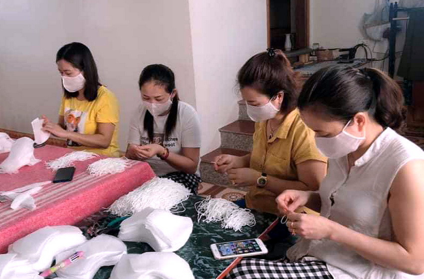 Yên Bái: Giáo viên may tặng 1.400 khẩu trang phòng dịch ảnh 9 Yên Bái: Giáo viên may tặng 1.400 khẩu trang phòng dịch ảnh 9