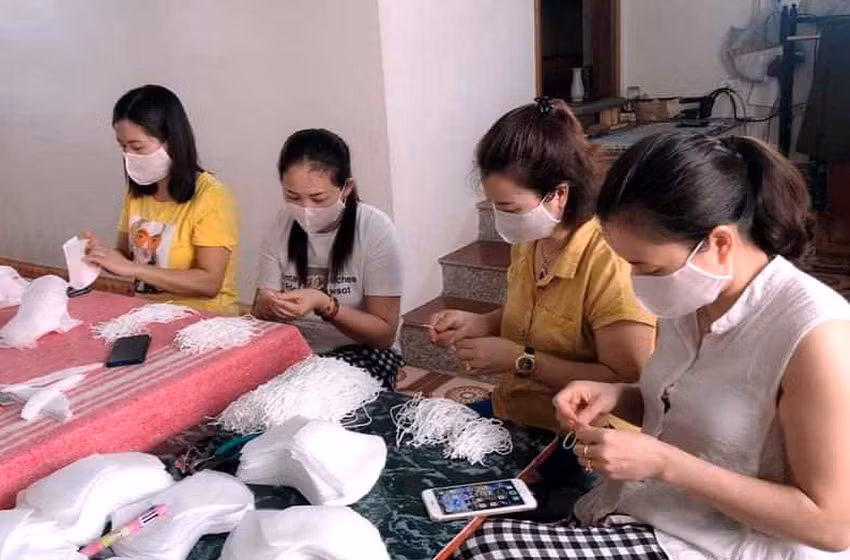 Yên Bái: Giáo viên may tặng 1.400 khẩu trang phòng dịch ảnh 9