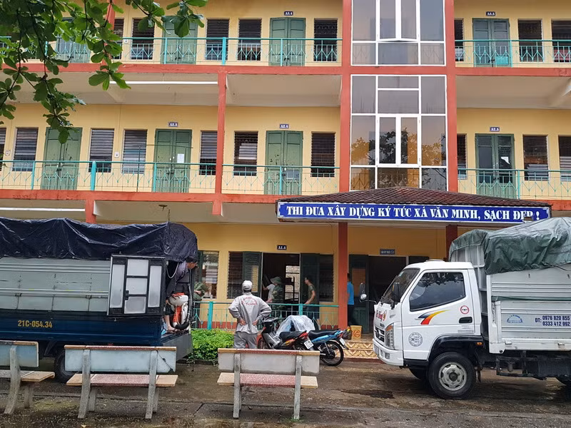 Yên Bái: Thầy cô hối hả dọn dẹp, khử khuẩn trường lớp đón trò trở lại ảnh 3