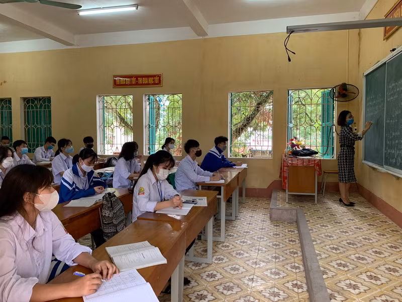 Yên Bái: Hình ảnh buổi học đầu tiên sau kỳ nghỉ chống dịch Covid-19 ảnh 4
