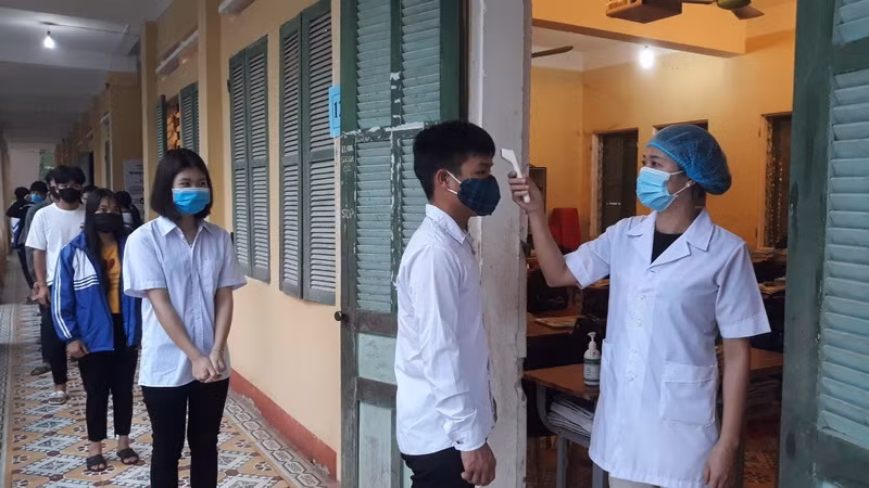 Yên Bái: Hình ảnh buổi học đầu tiên sau kỳ nghỉ chống dịch Covid-19 ảnh 1