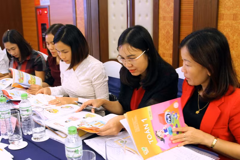 Quản lý chất lượng và giá khi xã hội hóa biên soạn sách giáo khoa ảnh 2