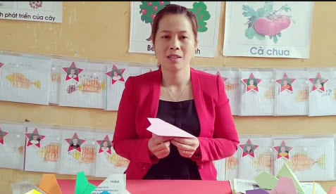 Dạy trẻ kỹ năng gấp tàu bay giấy khi nghỉ học vì Covid-19 Dạy trẻ kỹ năng gấp tàu bay giấy khi nghỉ học vì Covid-19